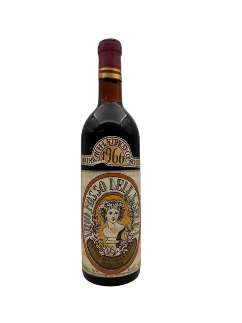 Flaske af Vino Rosso della Serra 1966 rødvin