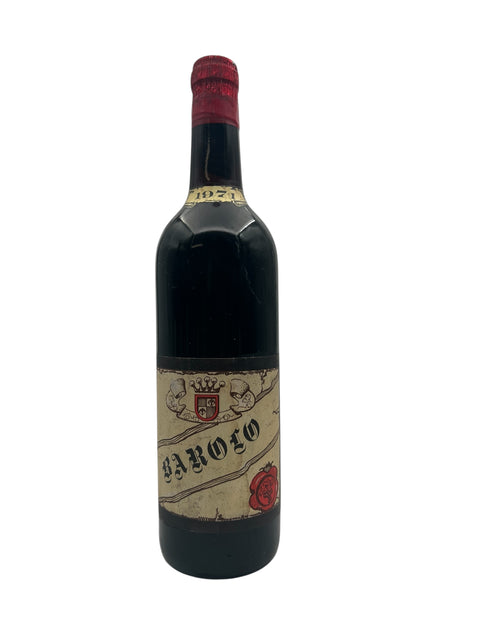 Flaske af Barolo rødvin fra 1971 med klassisk etiket