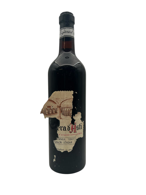 Flaske af Barbera d'Asti Vignano 1967 med delvist slidte etiket