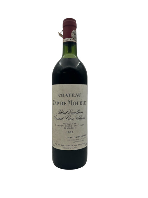 Flaske af Cap de Mourlin Chateau 1982 rødvin