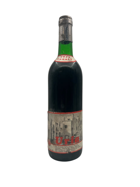 Flaske af Uria rødvin fra Cantina Sociale 1973