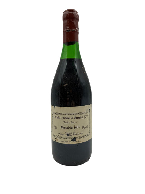 Flaske Garrafeira 1985 rødvin fra Carvahlo Ribeiro & Ferreira