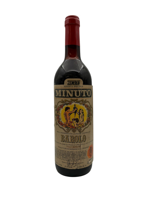 Flaske af Barolo Minuto 1969 med en elegant etiket