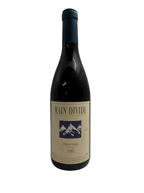 Flaske af Main Divide Pinot Noir 2002 rødvin fra Canterbury