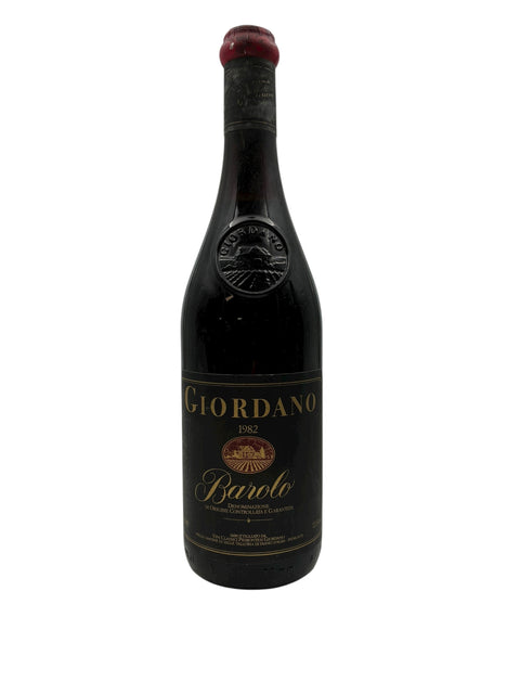 Flaske af Barolo Giordano 1982 rødvin med etikette