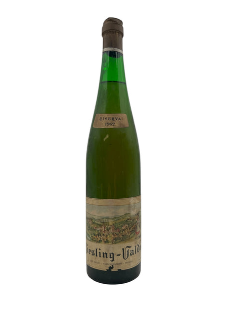 Flaske af Riesling Valdo 1962 i smuk grøn nuance
