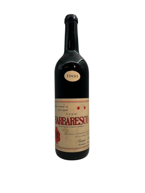 Barbaresco vinflaska från 1966 med etikett från Produttori del Barbaresco.