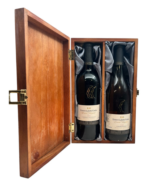 Trækasse med to flasker Ernest & Julio Gallo vin