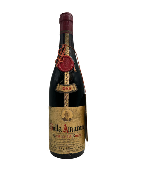Flasche des exklusiven Amarone Bolla 1966