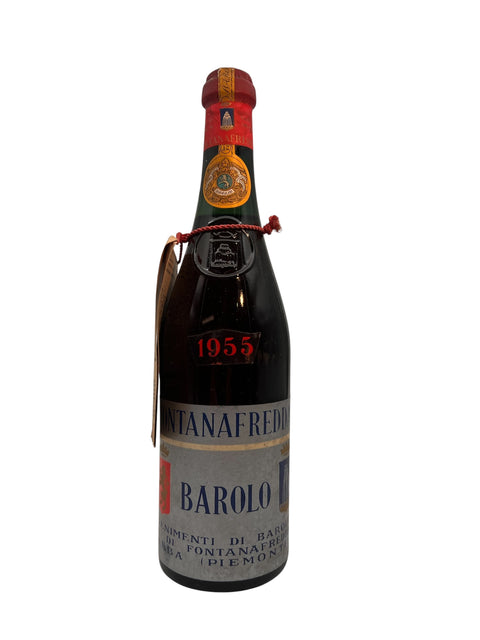 Fles Barolo Fontanafredda 1955 met rood etiket