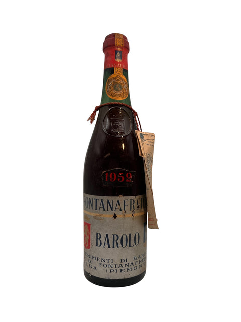 Fles Barolo Fontanafredda 1952 met etiket